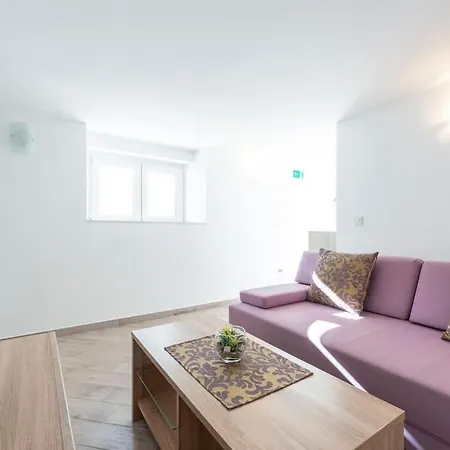 Charming New Apartment-with A Terrace *