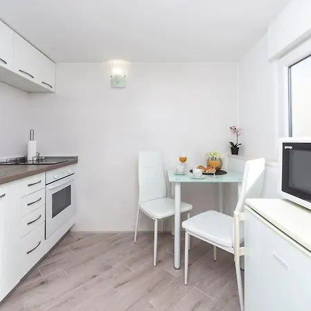 Charming New Apartment-with A Terrace דוברובניק